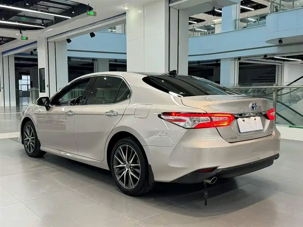 Toyota Camry 2021 Hybrid 2.5HG Luxury Edition фото 5
