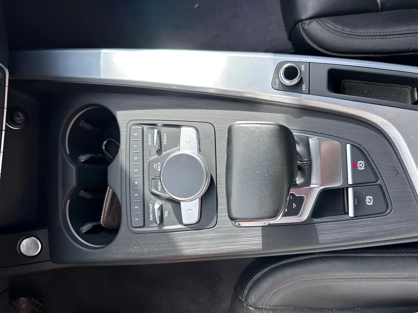 Фото 14 - Audi A4L