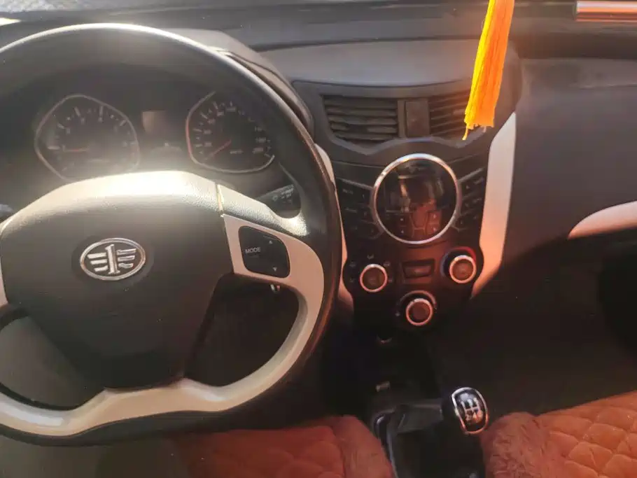 FAW Xiali N7 2014 2013 1.3L Manual Smart Fuel-Efficient Premium
