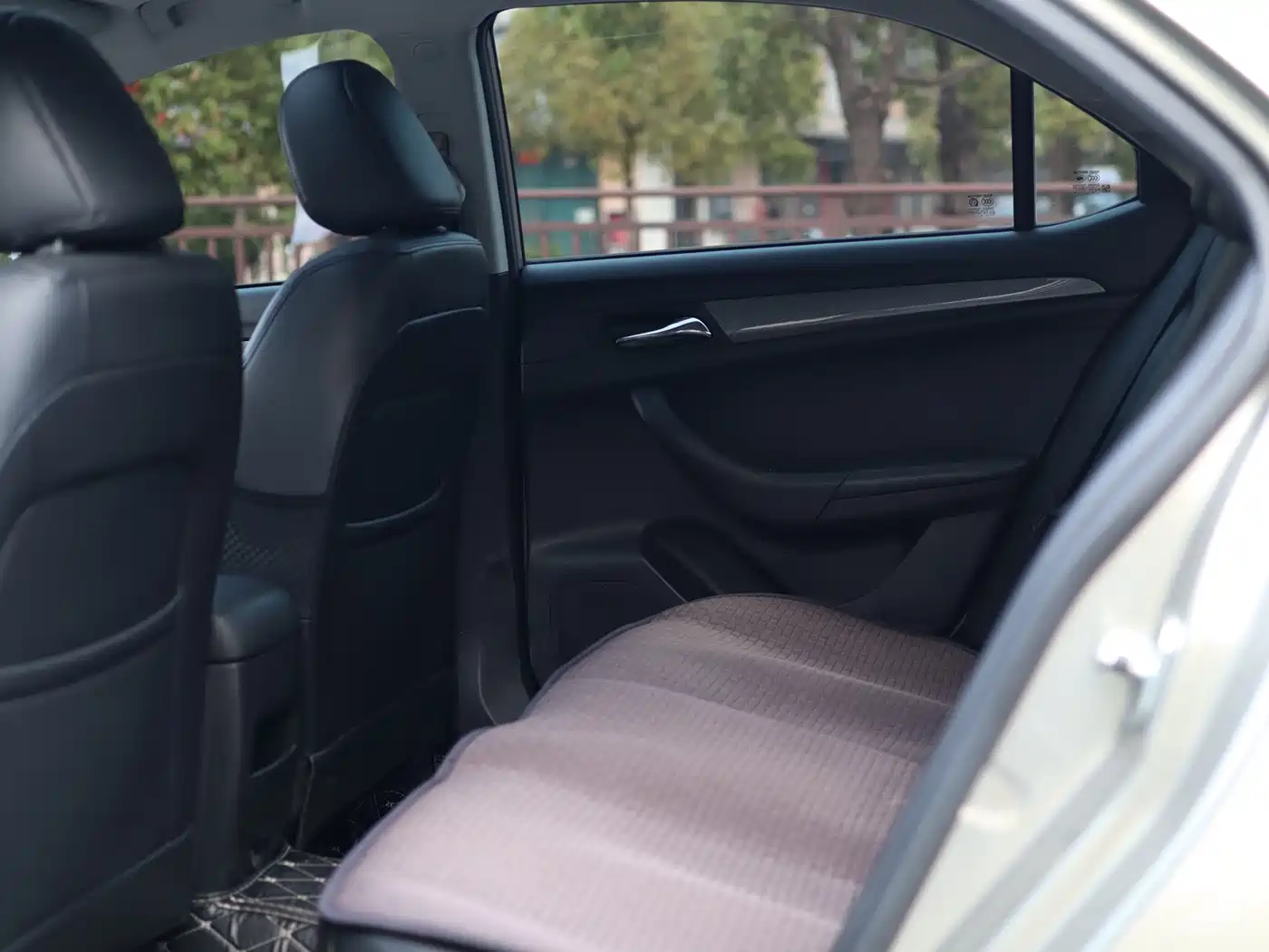 Roewe 360 2017 2017 1.5L Auto Luxury Edition