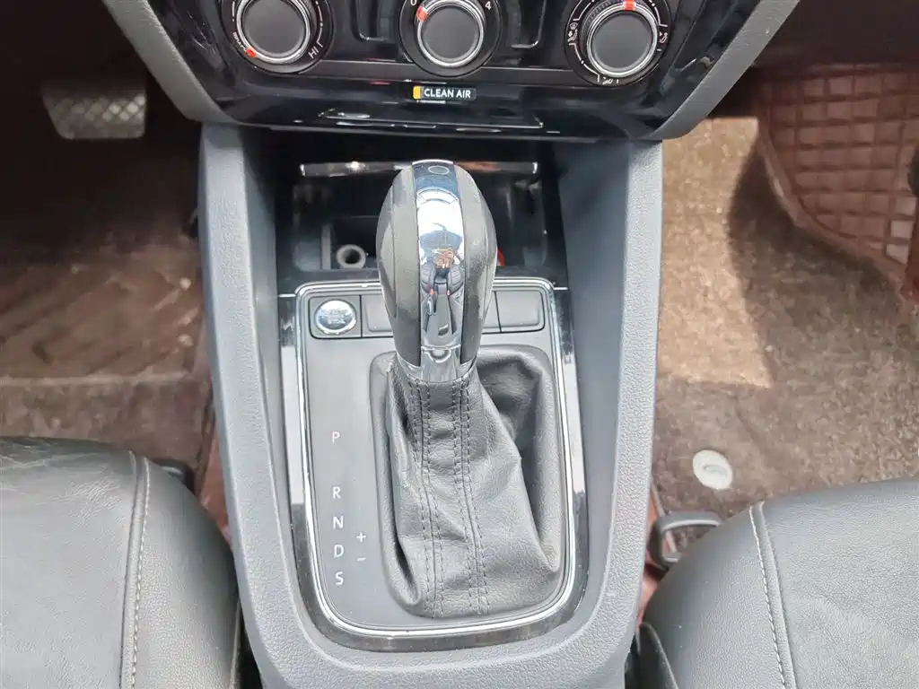 Volkswagen Sagitar 2017 1.6L Automatic Comfort фото 14
