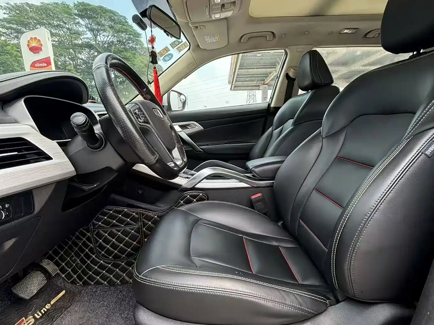 Photo 8 - Geely Atlas