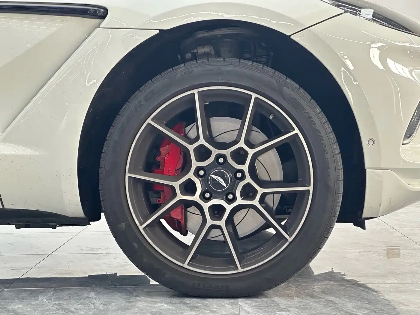 Aston Martin DBX 2022 2020 4.0T V8