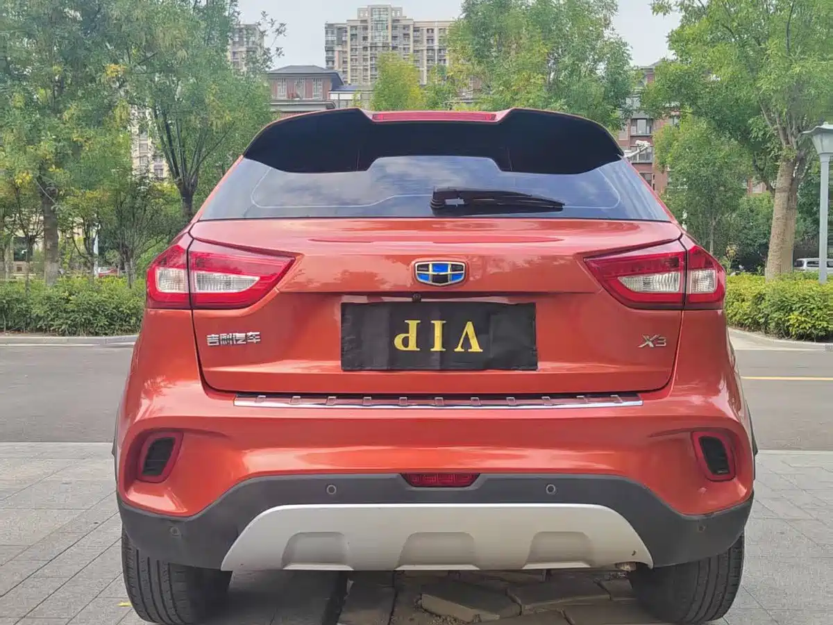 Фото 5 - Geely Vision X3