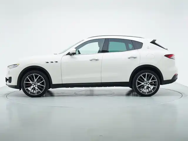 Фото 4 - Maserati Levante