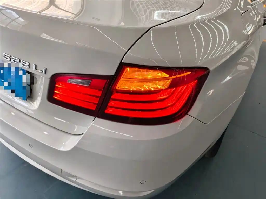 BMW 5 Series 2017 528Li Leading Edition фото 24