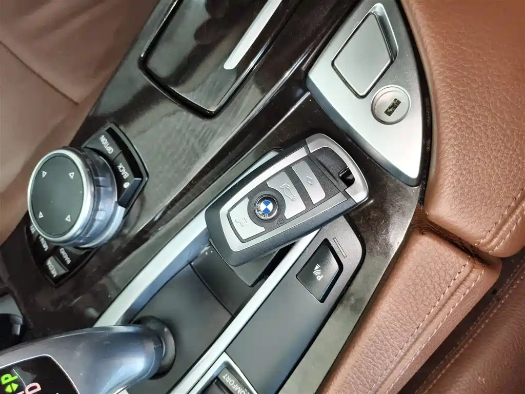 BMW 5 Series 2017 528Li Leading Edition фото 17