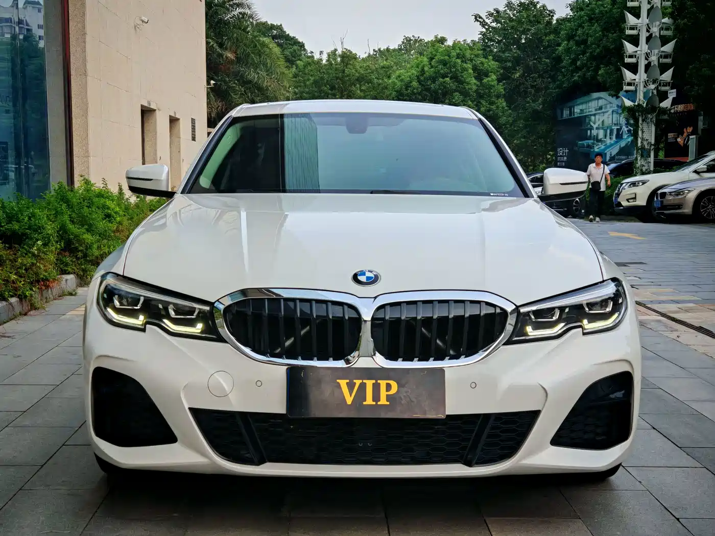 Photo 2 - BMW 3 Series