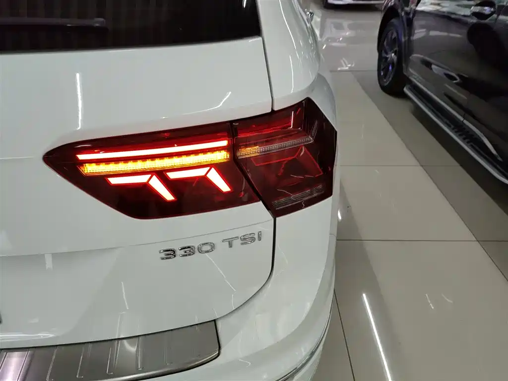 Volkswagen Tiguan L 2024 330TSI Automatic 2WD R-Line Premium Enjoyment Edition фото 24