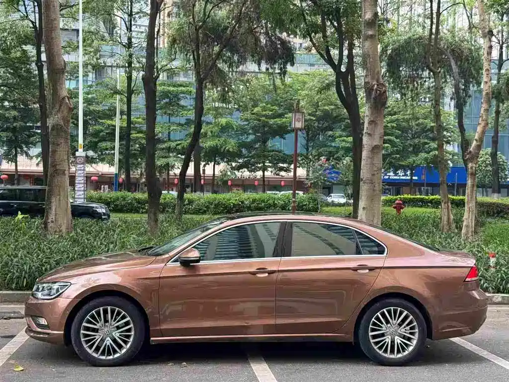 Volkswagen Lamando 2015 330TSI DSG Luxury Edition фото 2