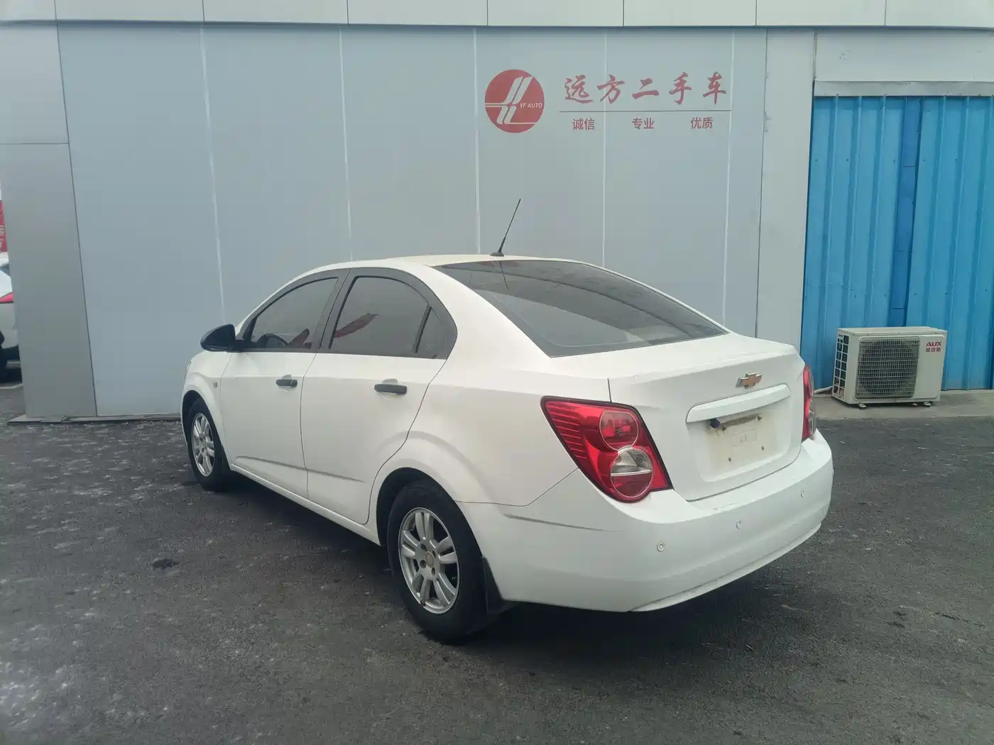 Chevrolet Aveo 2013 Sedan 1.4L AT Sunroof Edition фото 4
