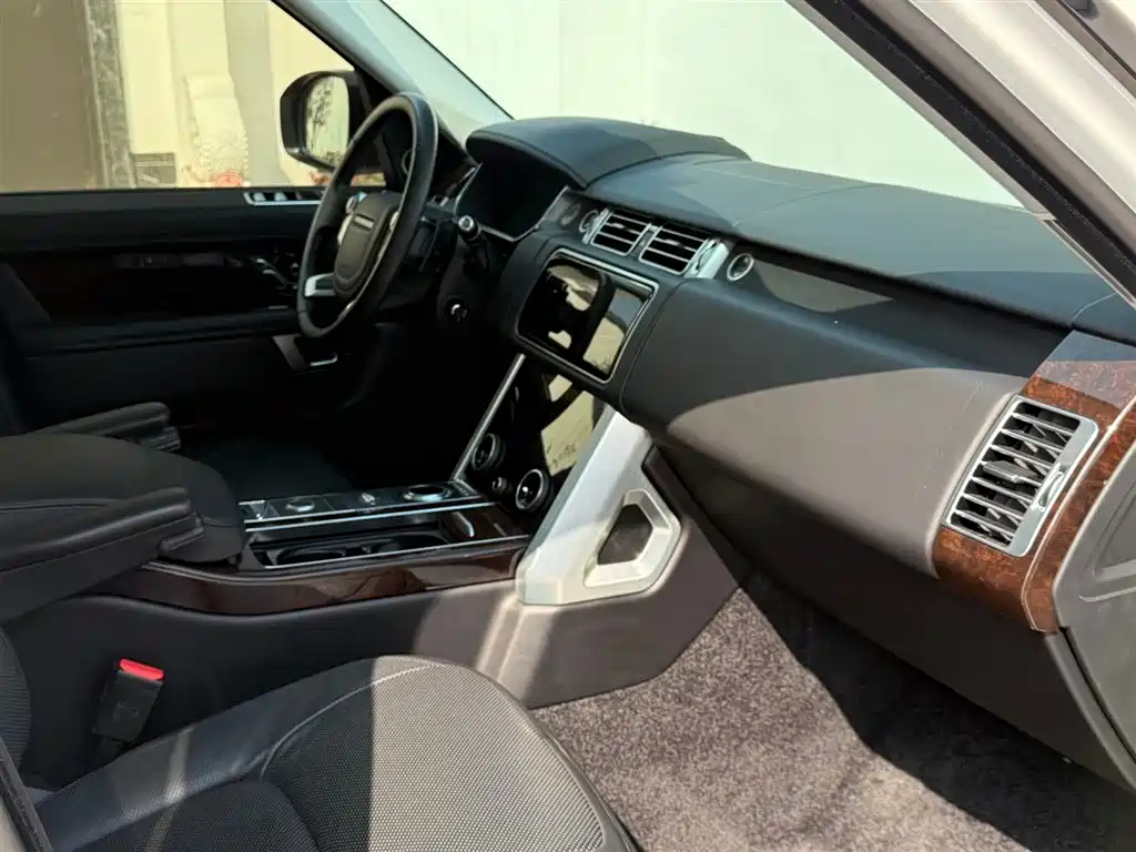 Land Rover Range Rover 2020 3.0 L6 Heritage Extended Edition фото 14