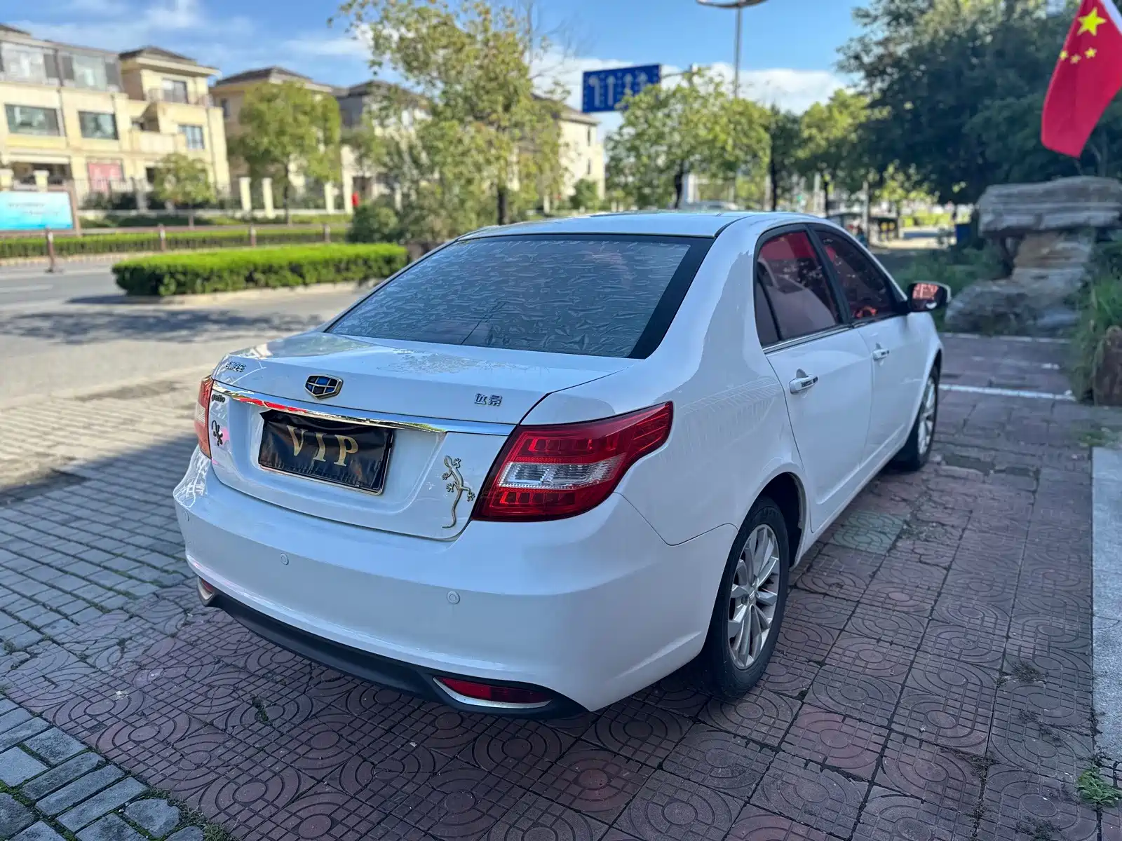 Фото 4 - Geely Vision