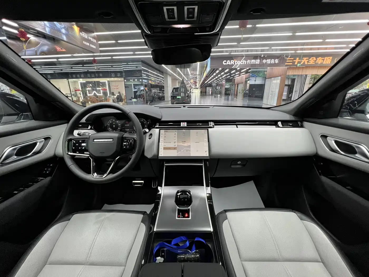 Land Rover Range Rover Velar 2024 Dynamic SE фото 25