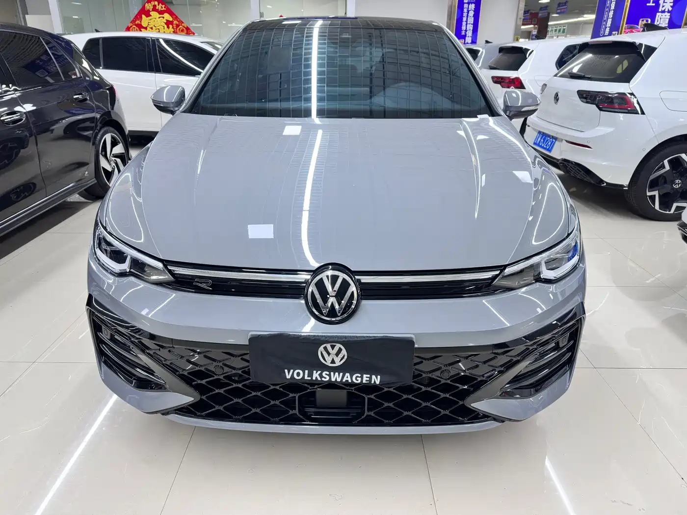 Volkswagen Golf 2025 300TSI R-Line фото 2