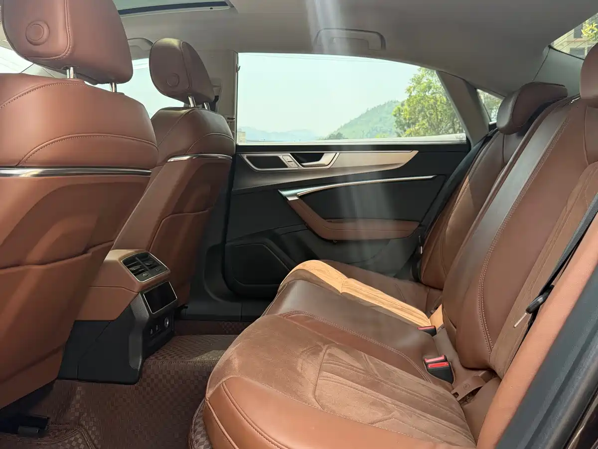 Audi A7L 2024 45 TFSI Luxury фото 5
