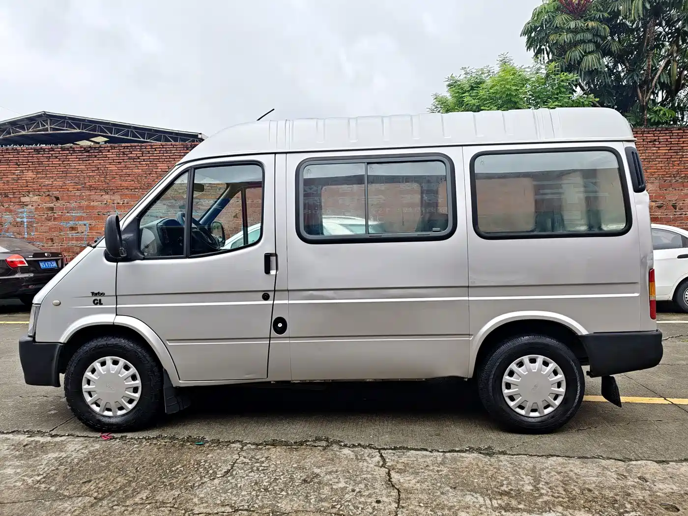 Ford Classic Transit 2015 2015 2.8T Diesel Short Wheelbase 6-Seater Mid-Roof MPV JX493ZLQ4
