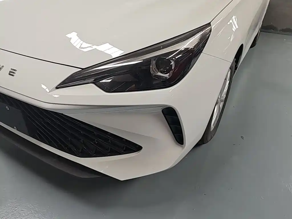Фото 24 - Roewe i5