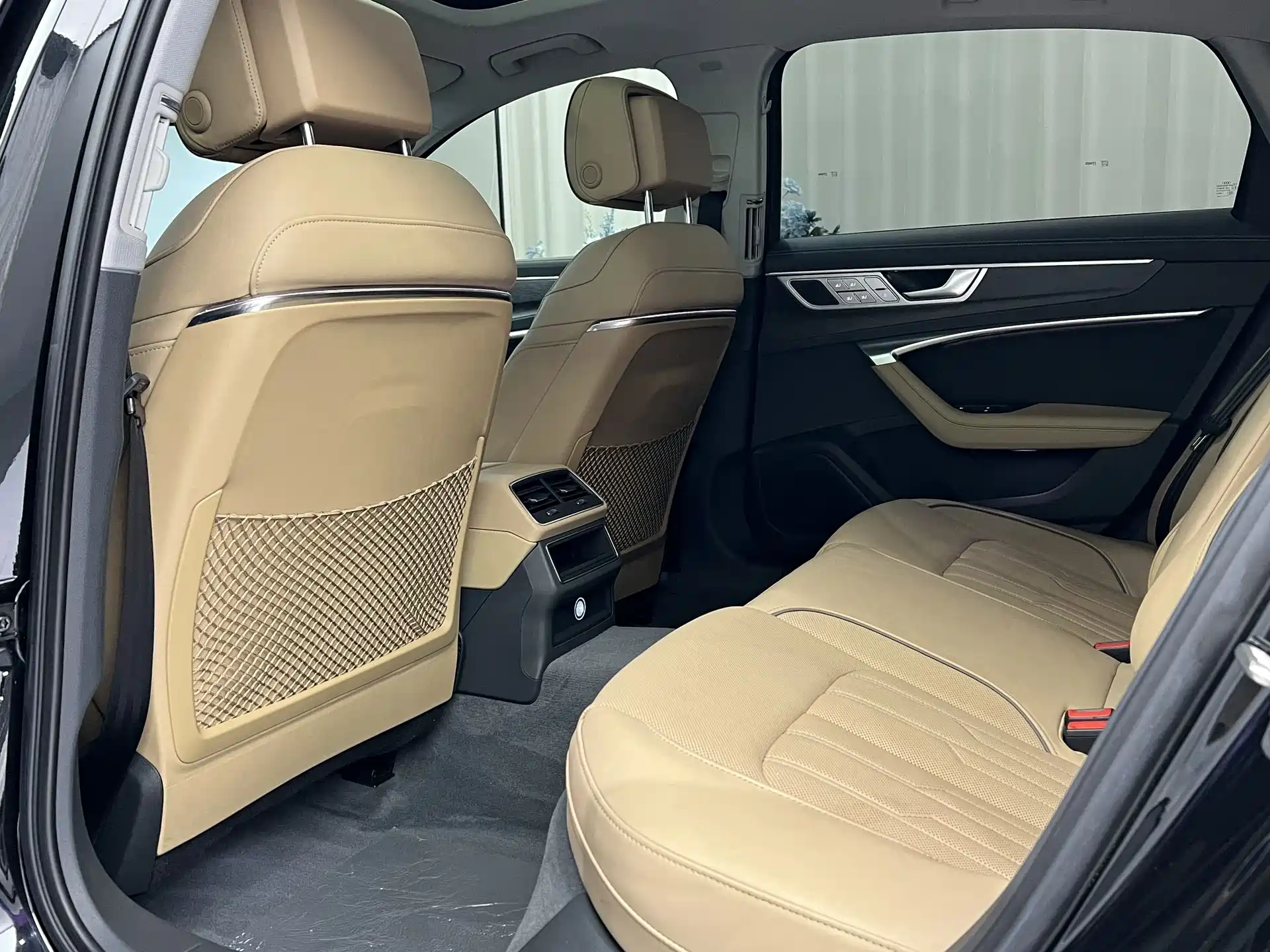 Фото 6 - Audi A6L