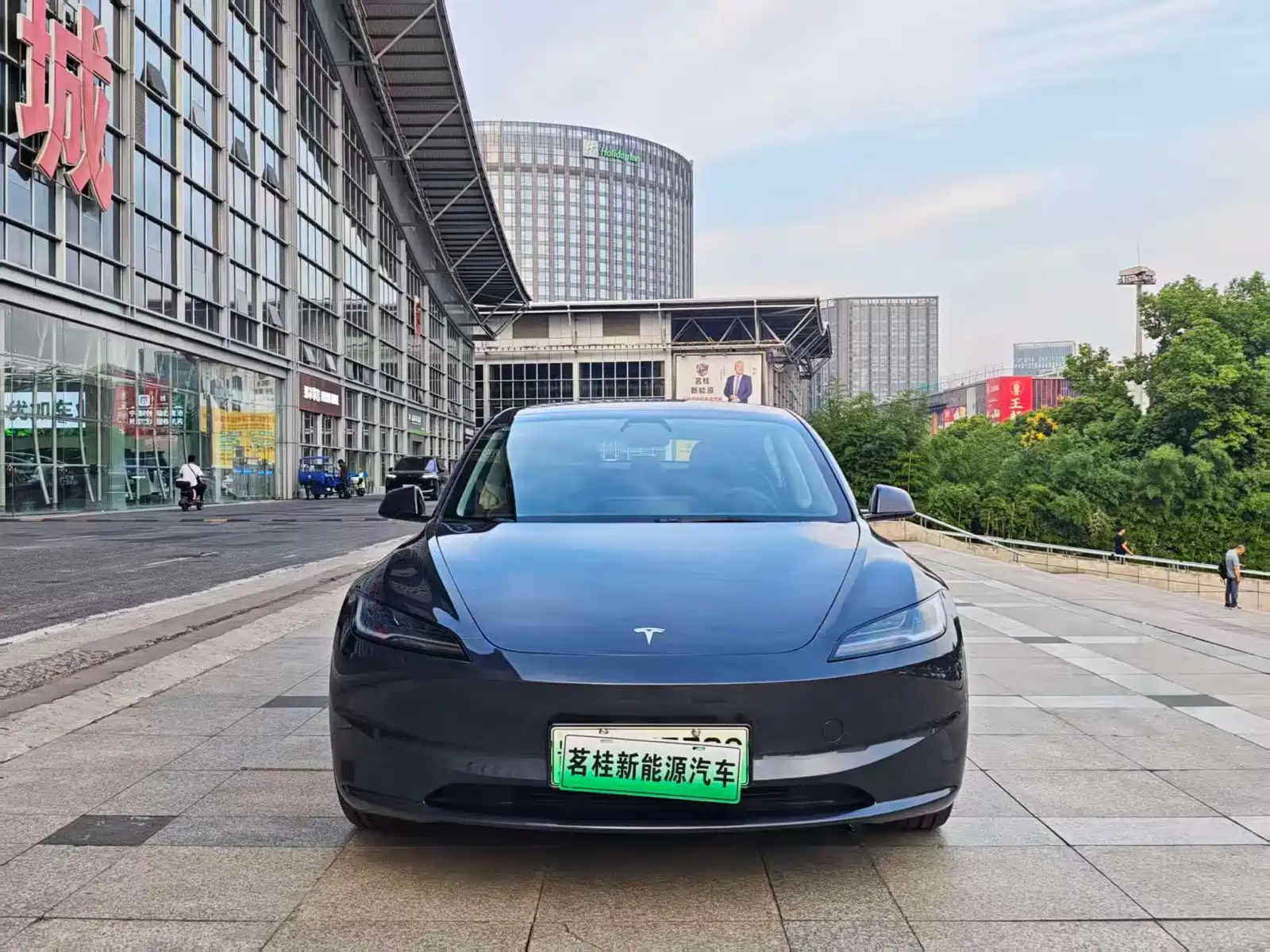 Фото 3 - Tesla Model 3