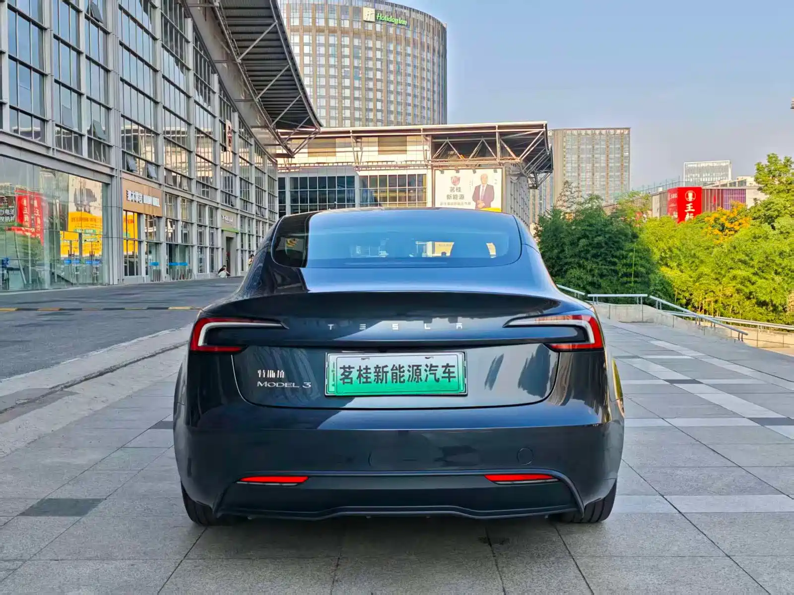 Фото 12 - Tesla Model 3