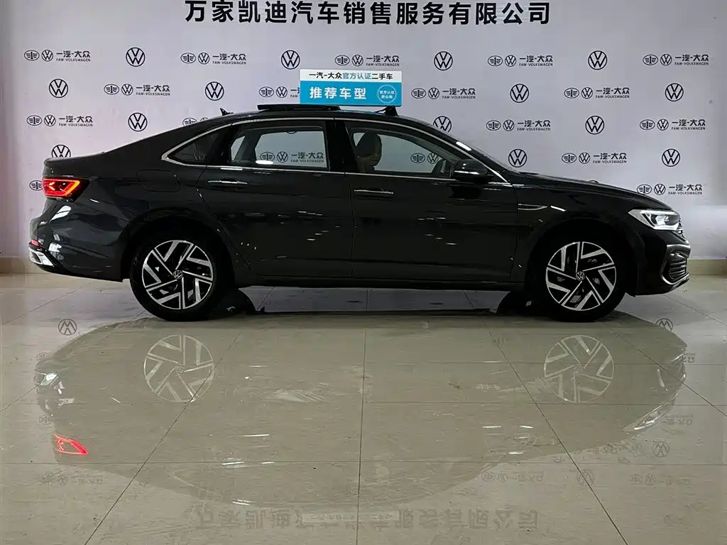 Photo 4 - Volkswagen Sagitar