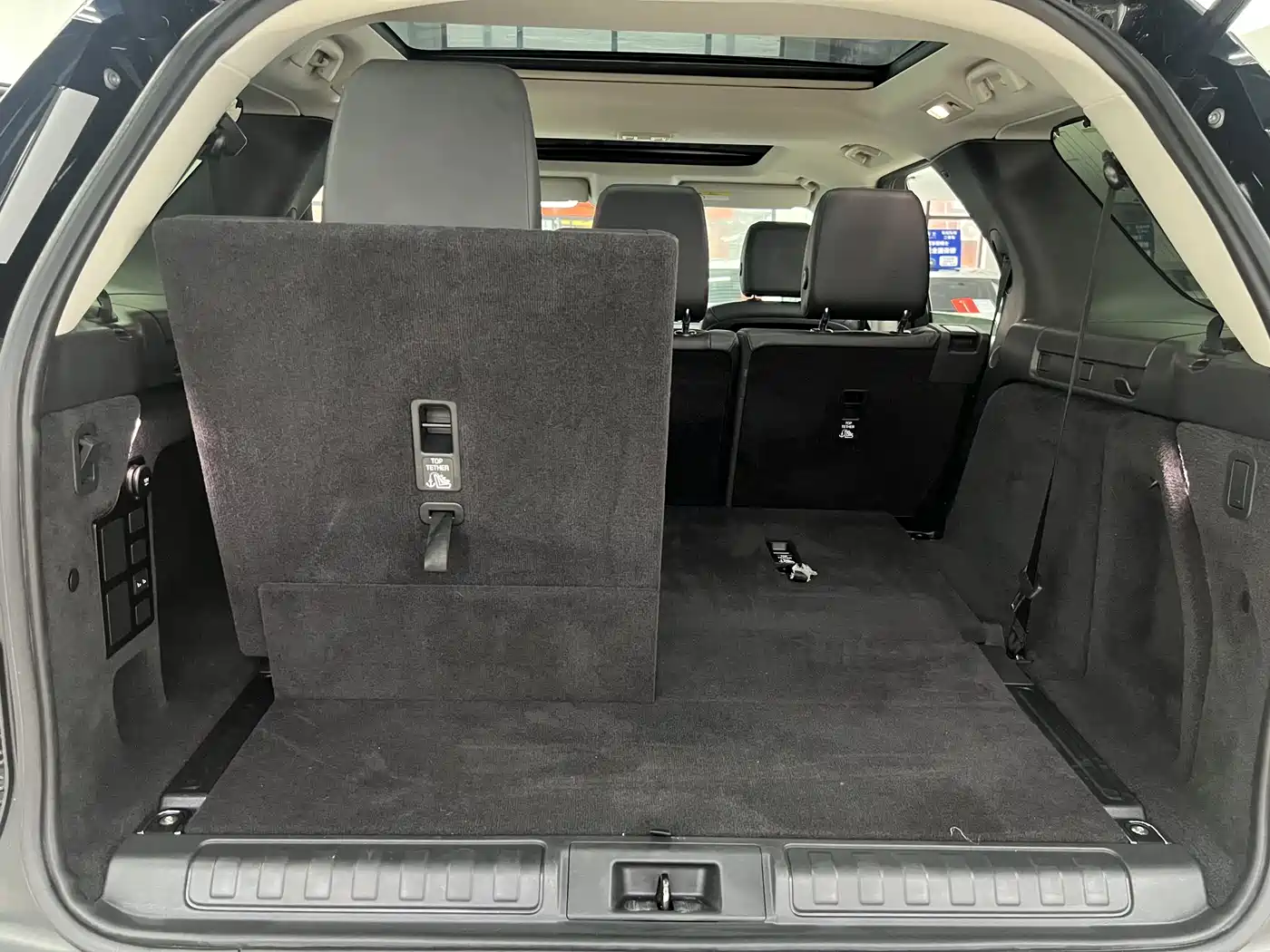 Land Rover Discovery 2018 2.0T SE фото 25