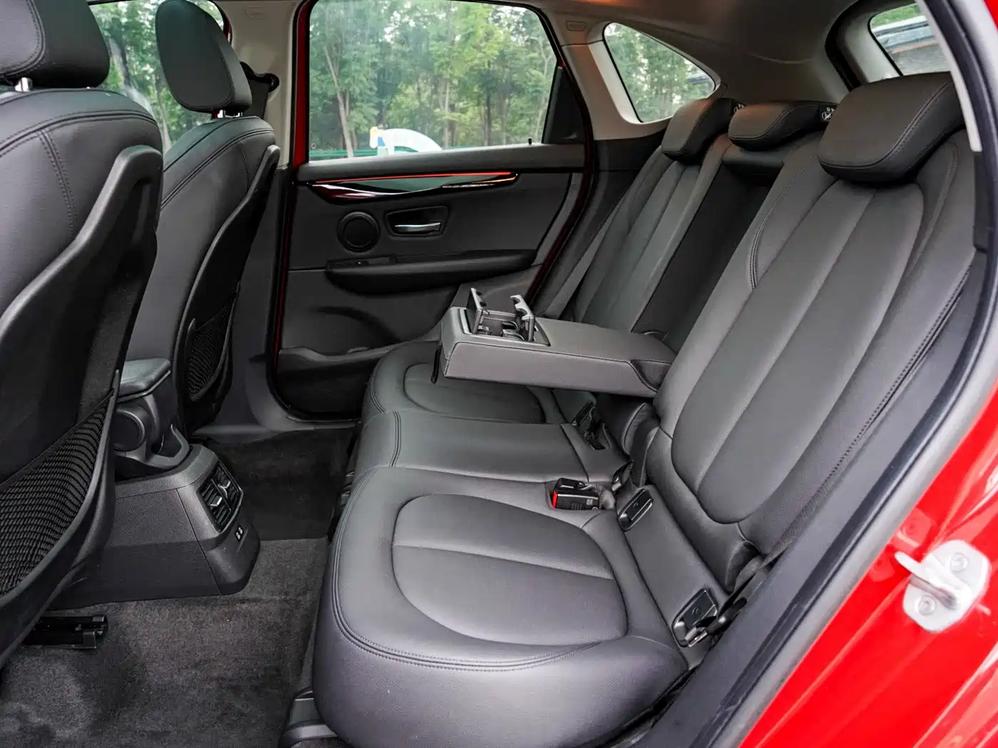 BMW 2 Series Touring 2019 218i Premium Sport Package фото 21