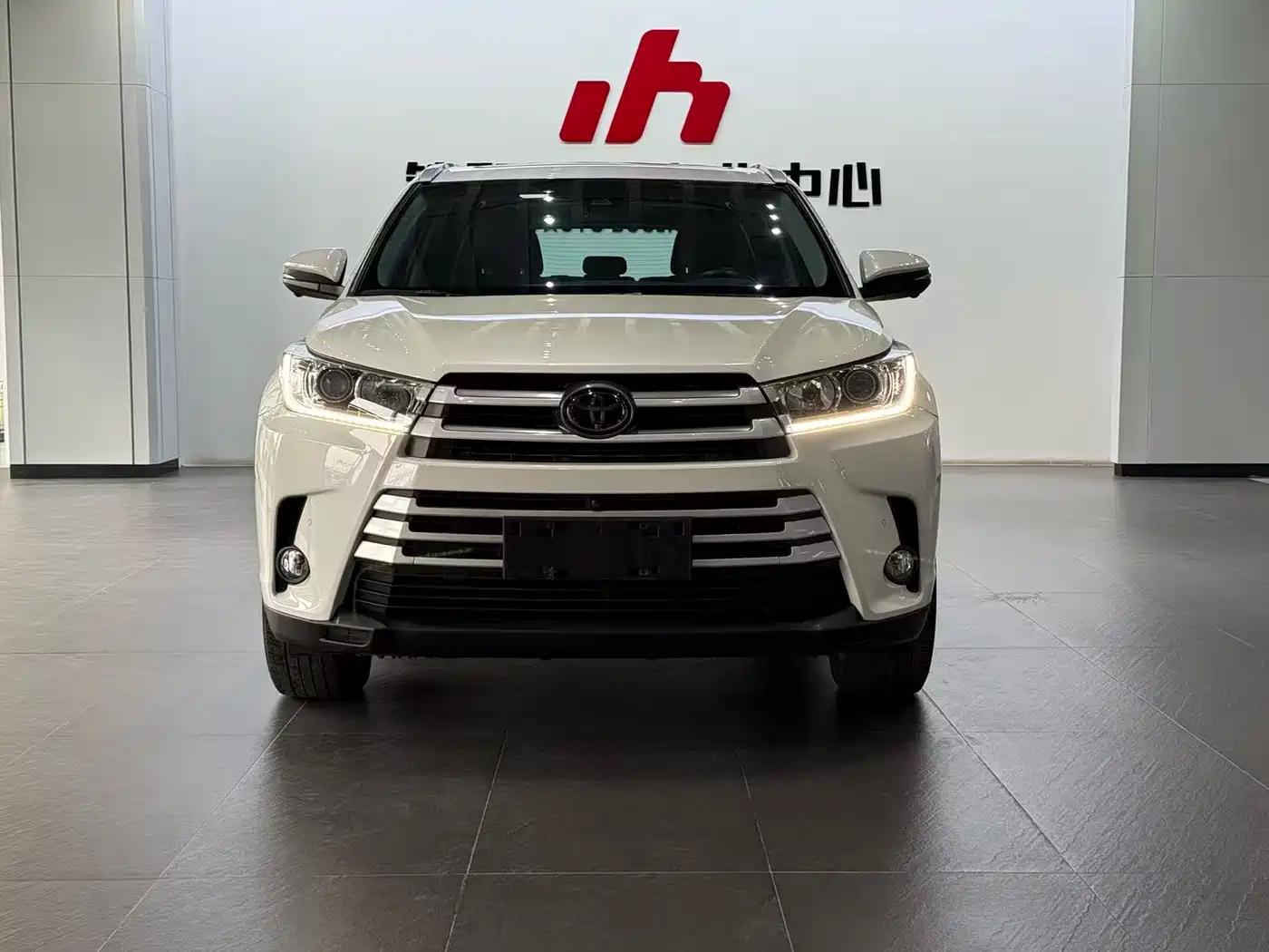 TOYOTA HIGHLANDER
