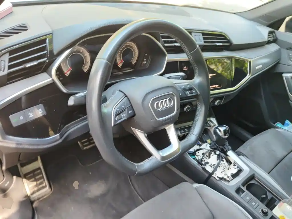 Photo 3 - Audi Q3