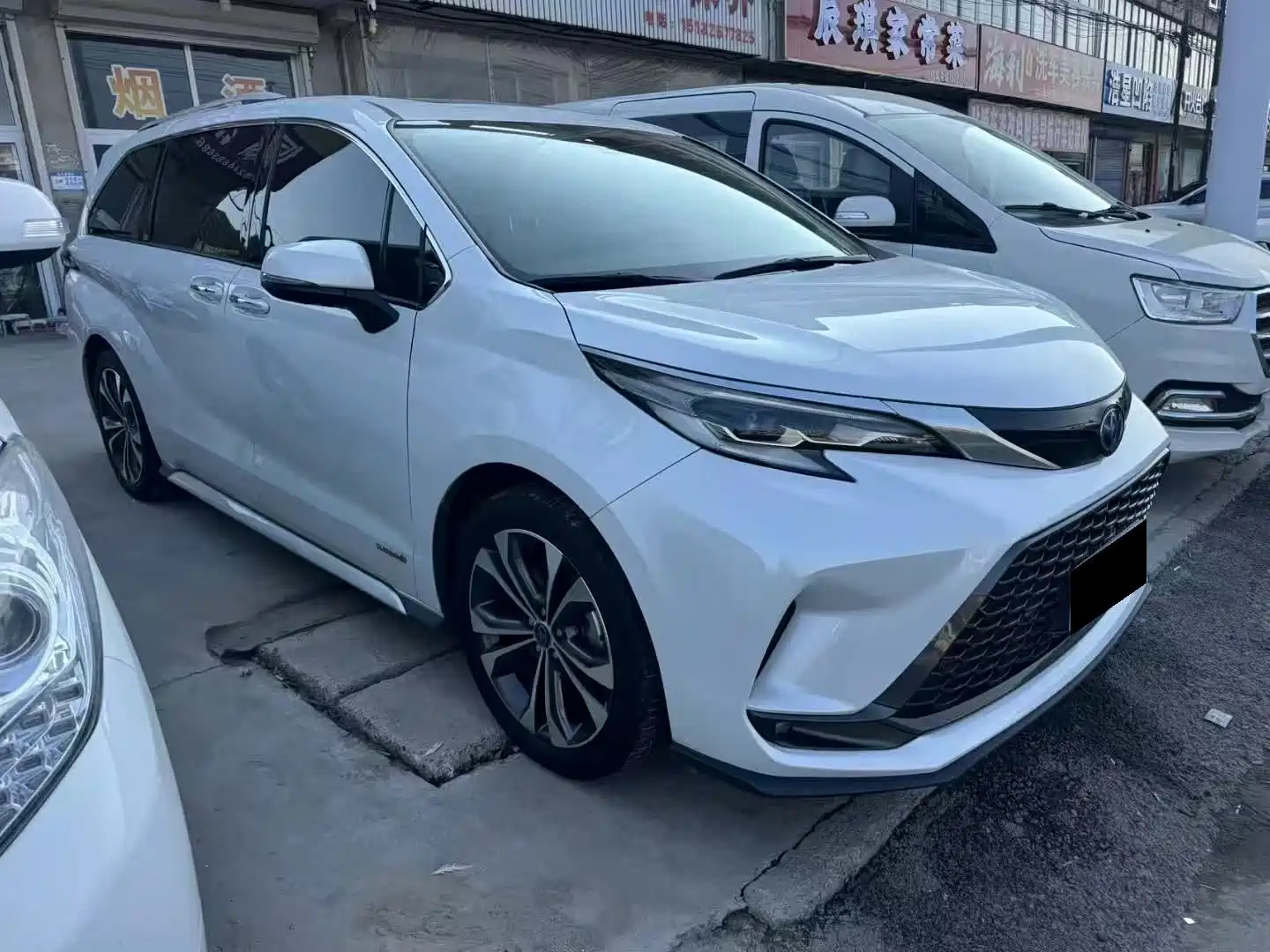 Фото 3 - Toyota Granvia