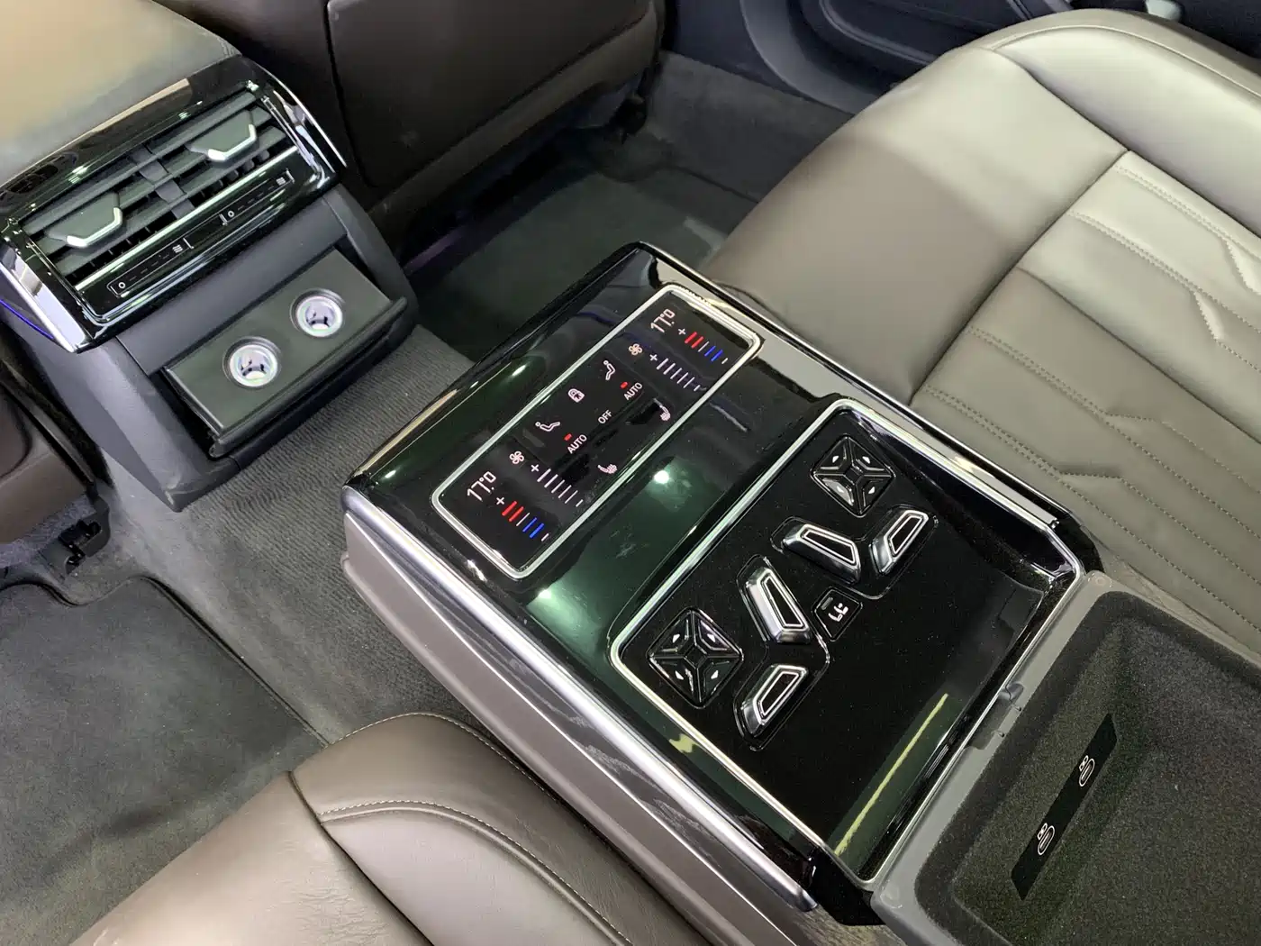 Audi A8 2023 A8L 45 TFSI quattro Luxury фото 16
