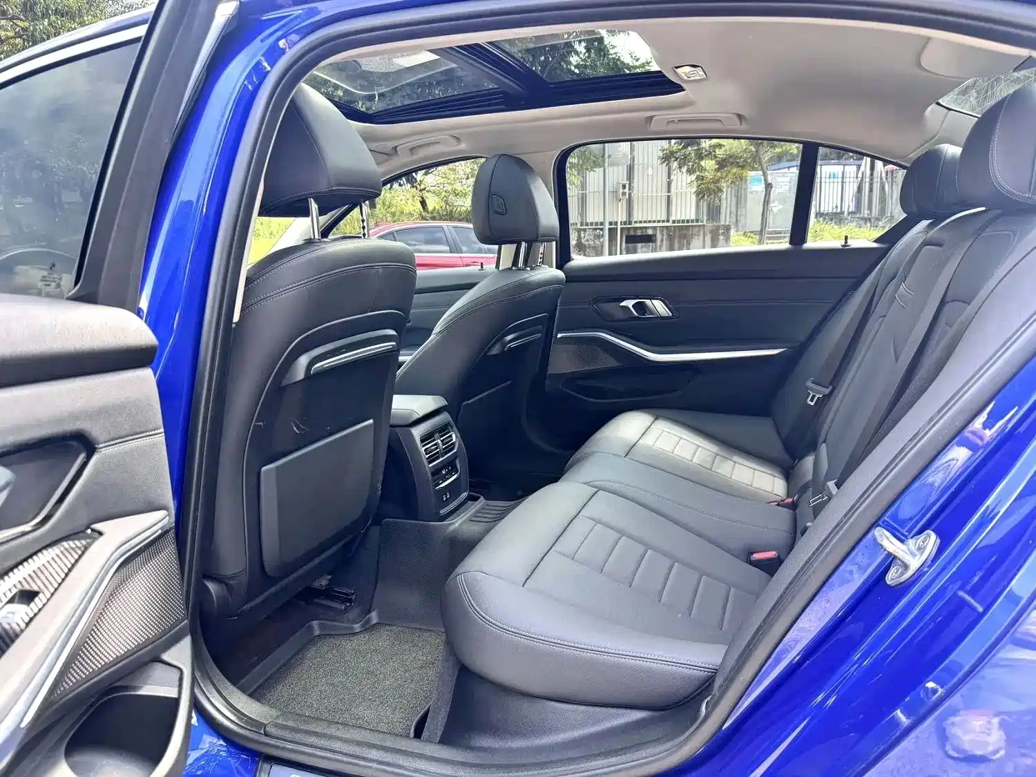 Photo 5 - BMW 3 Series