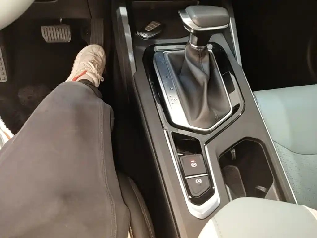 Geely Emgrand S 2022 2022 1.4T CVT Crossover Player
