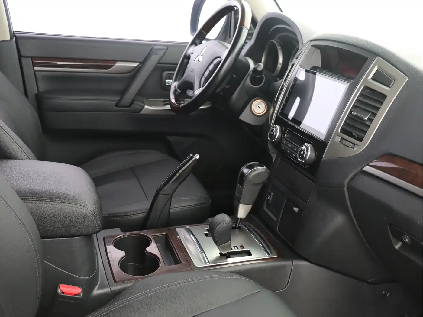 Mitsubishi Pajero (Import) 2020 3.0L Automatic Luxury Off-Road Edition фото 11