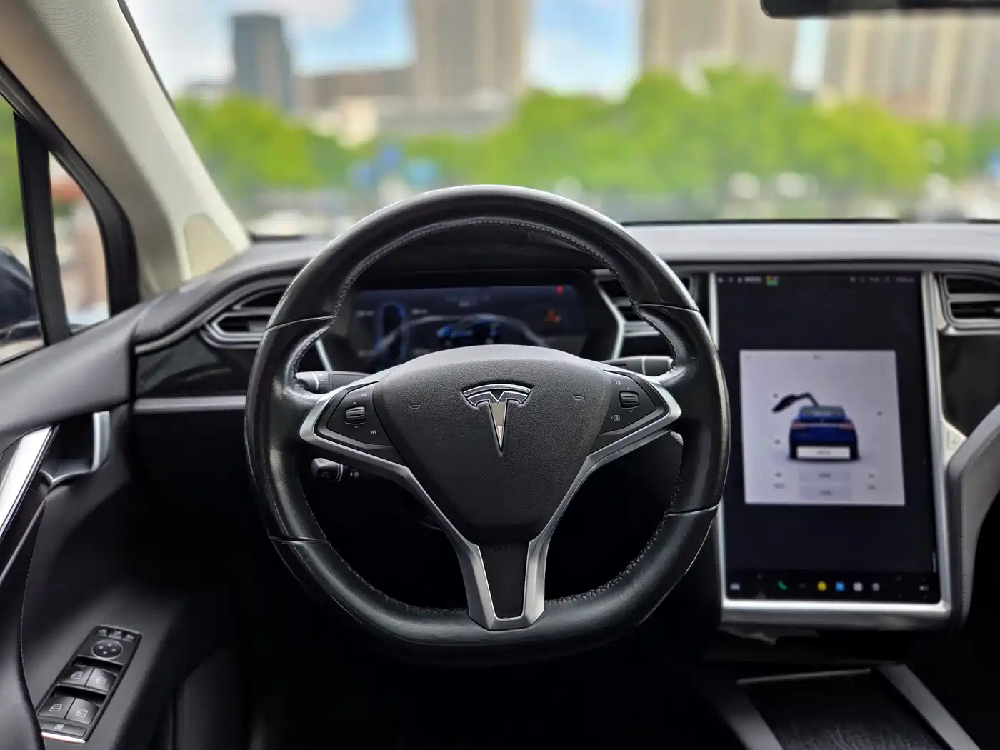 TESLA MODEL X