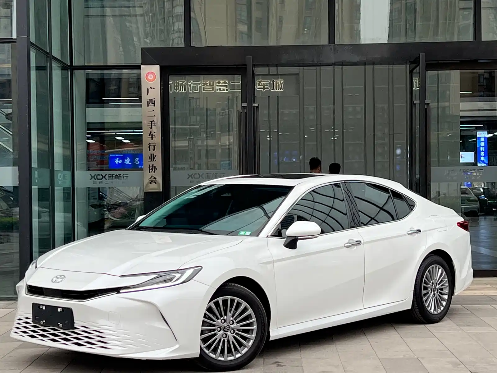 Фото 1 - Toyota Camry