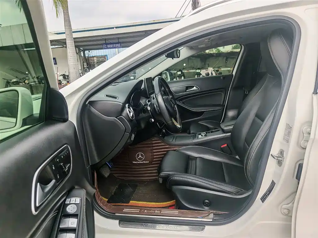 Mercedes-Benz GLA 2016 GLA 200 Dynamic фото 12