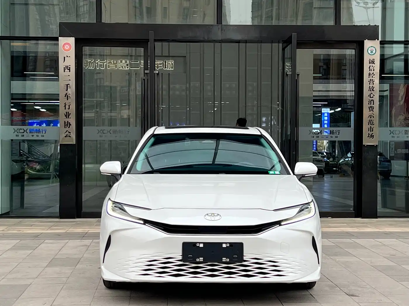 Toyota Camry 2024 2.0GVP Luxury Edition фото 2