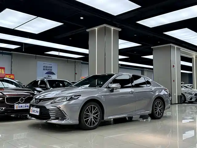 TOYOTA CAMRY