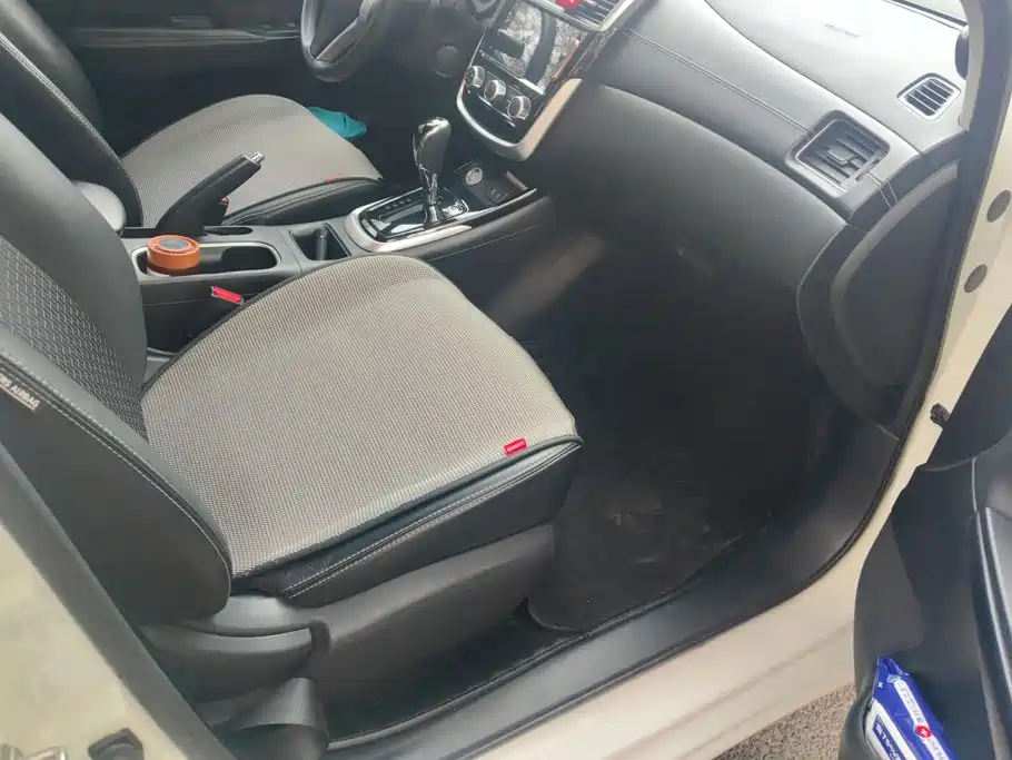 Photo 8 - Nissan Tiida