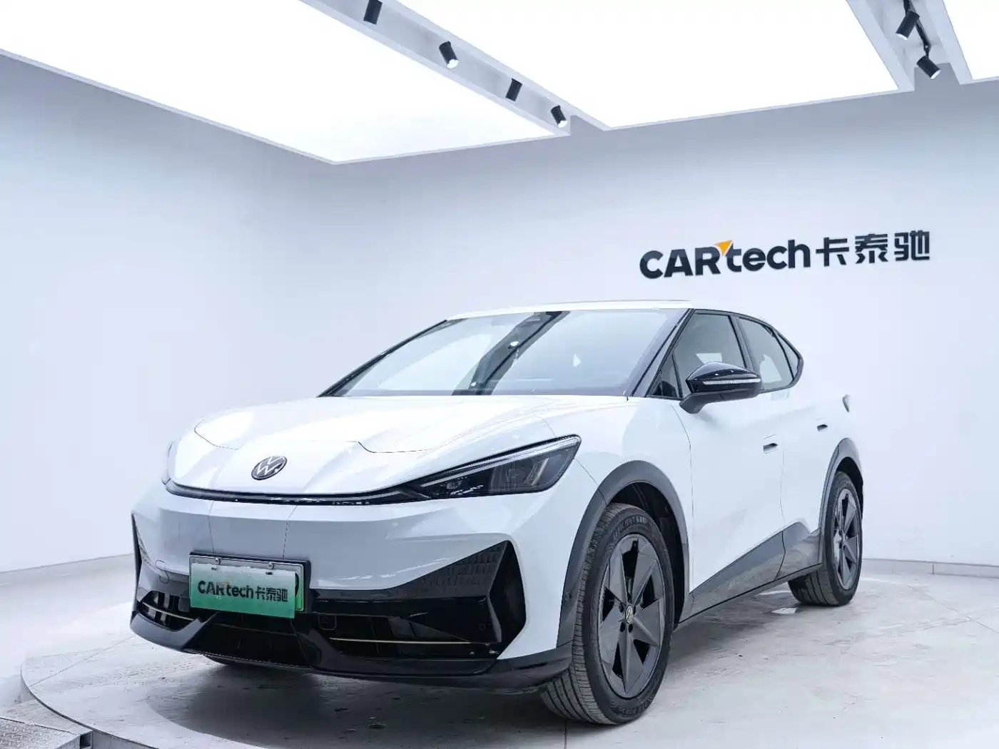 VOLKSWAGEN WITH THE CROWD 06