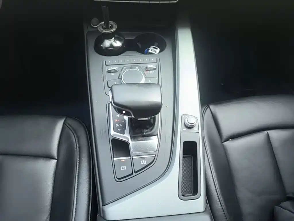 Photo 14 - Audi A4L