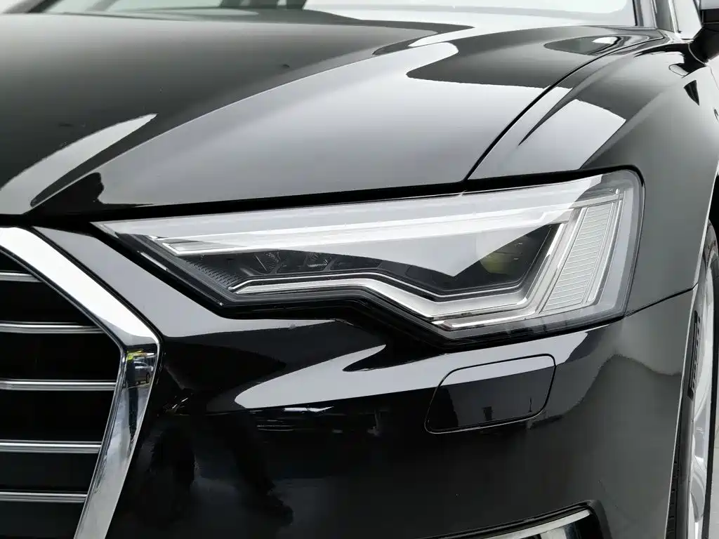 Фото 7 - Audi A6L