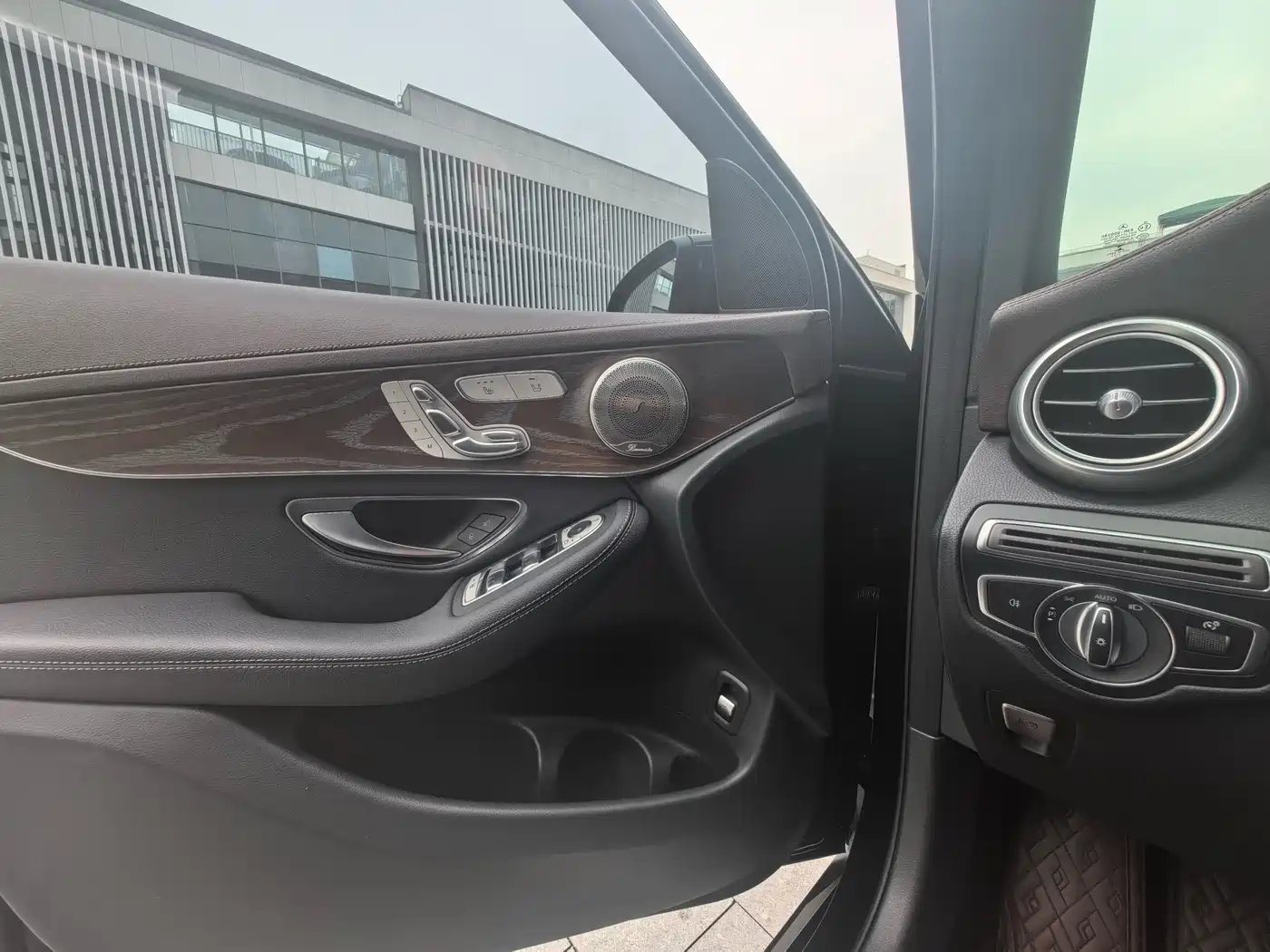 Mercedes-Benz GLC 2020 GLC 260 L 4MATIC Luxury фото 11
