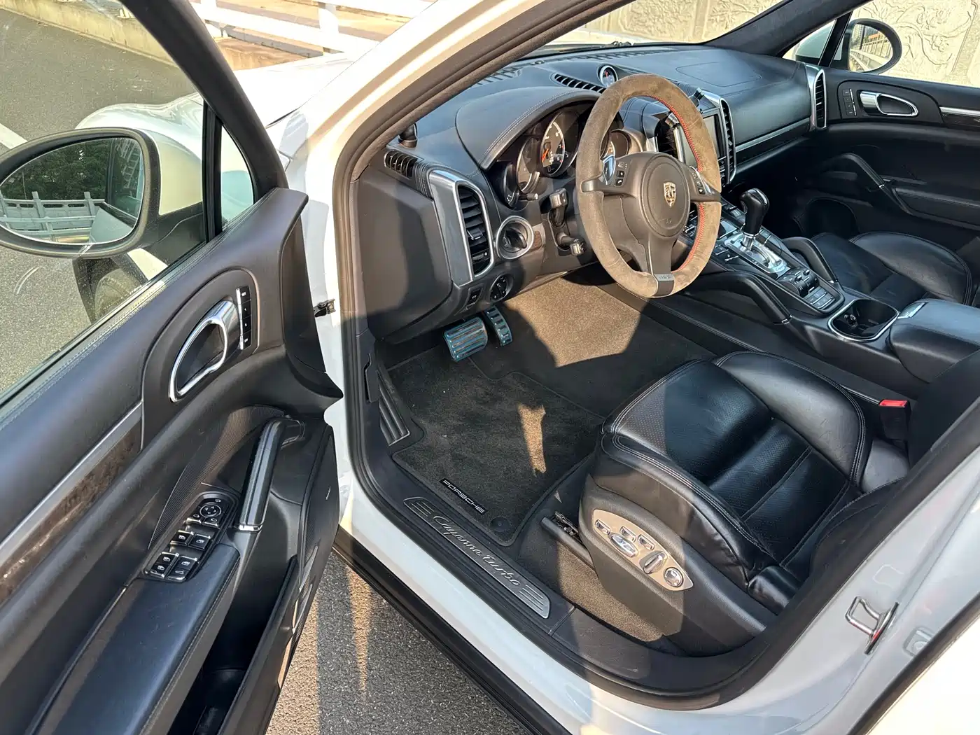 Porsche Cayenne 2011 Cayenne Turbo 4.8T фото 19