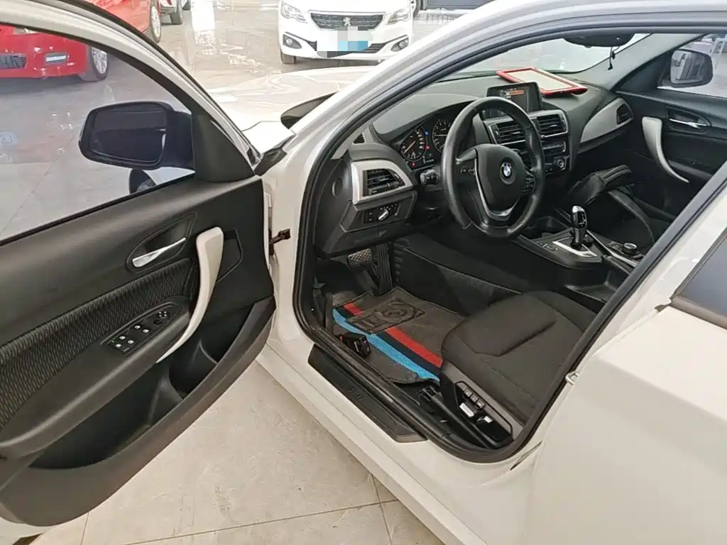 BMW 1 Series (Import) 2017 2016 120i Leading Model
