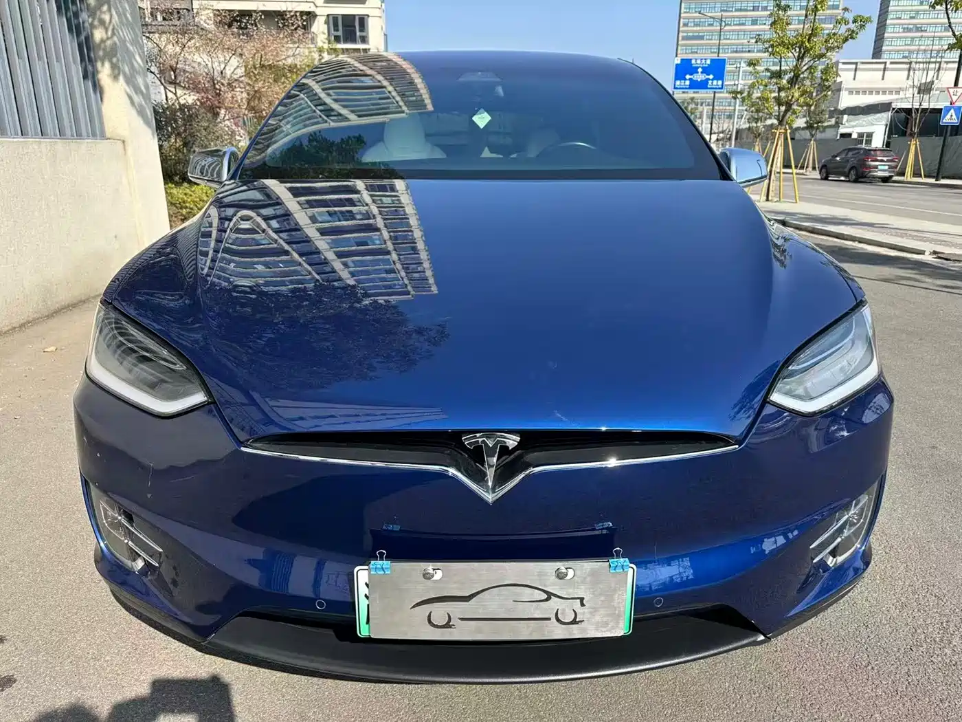 TESLA MODEL X