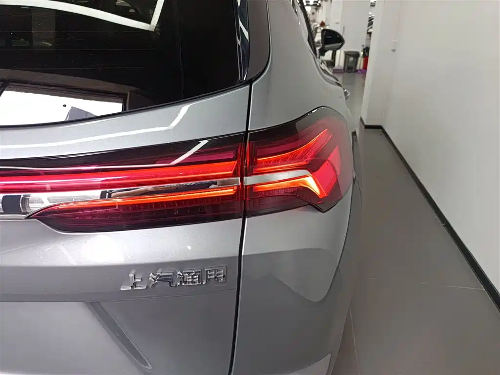 Buick Envision Plus 2025 Enclave Plus 28T 2WD Platinum Edition фото 8