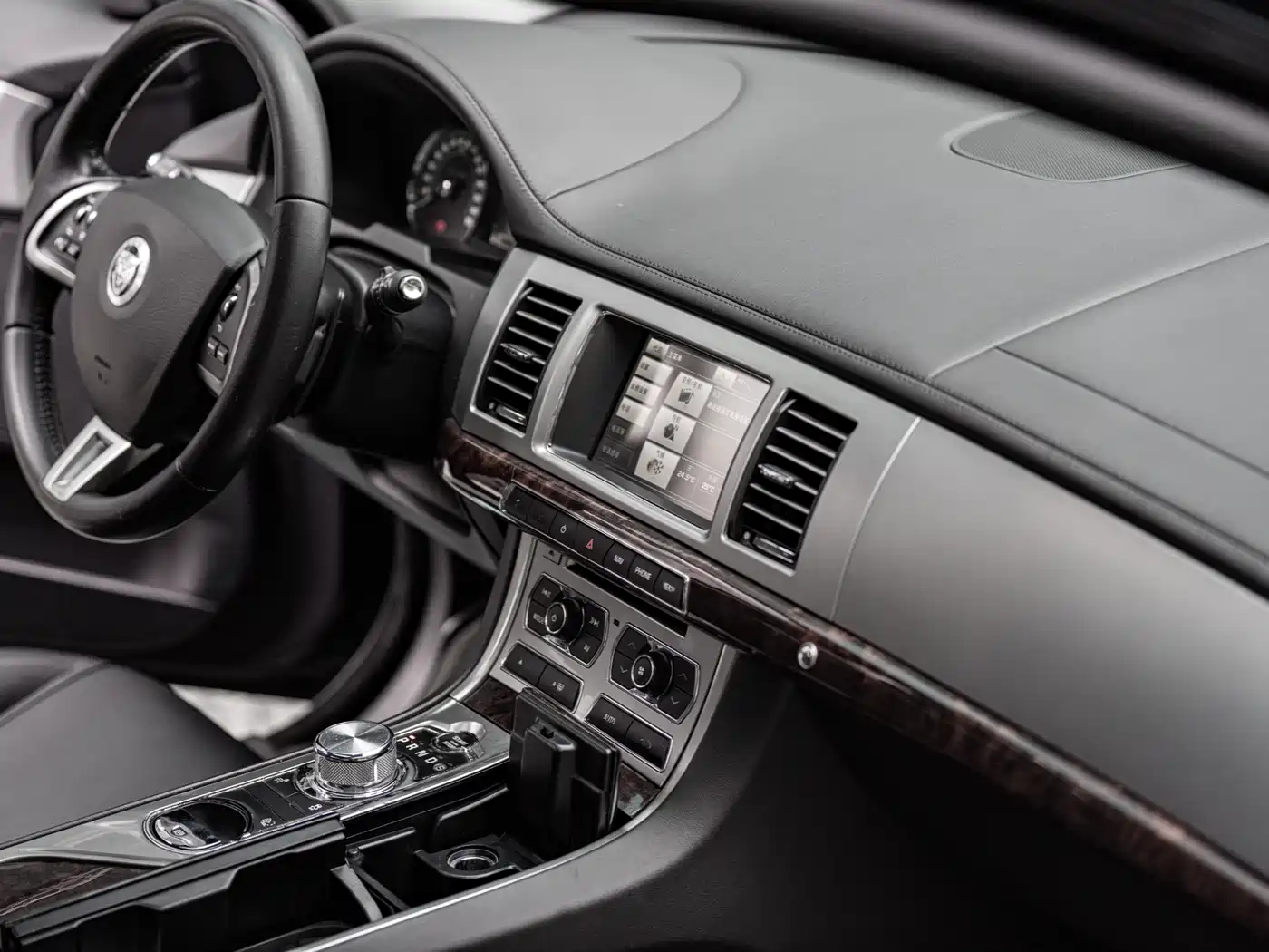 Фото 14 - Jaguar XF
